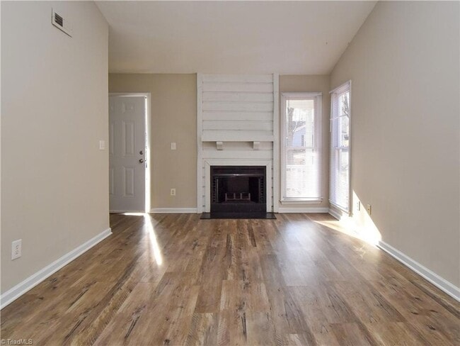 Photo - 1811 Saffron Pl