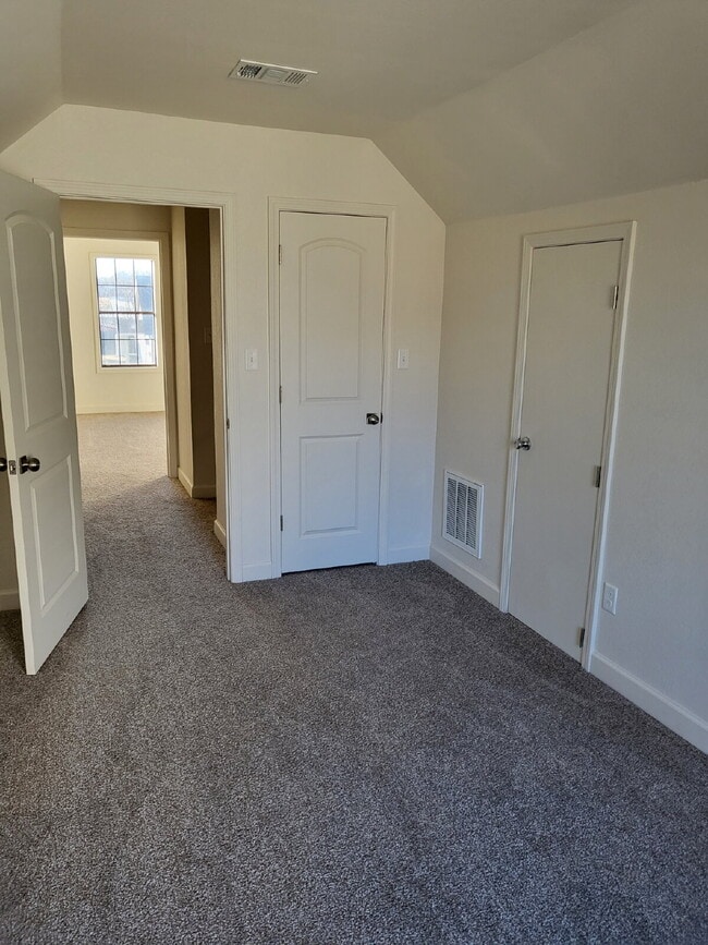 Photo - "Charming 3-Bed Home in Jonesboro with Granite Countertops & 2 Full Baths!"