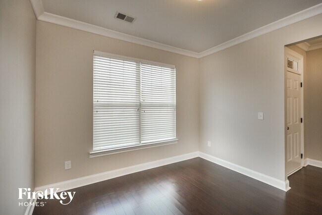 Photo - 7655 Outcrop Pass