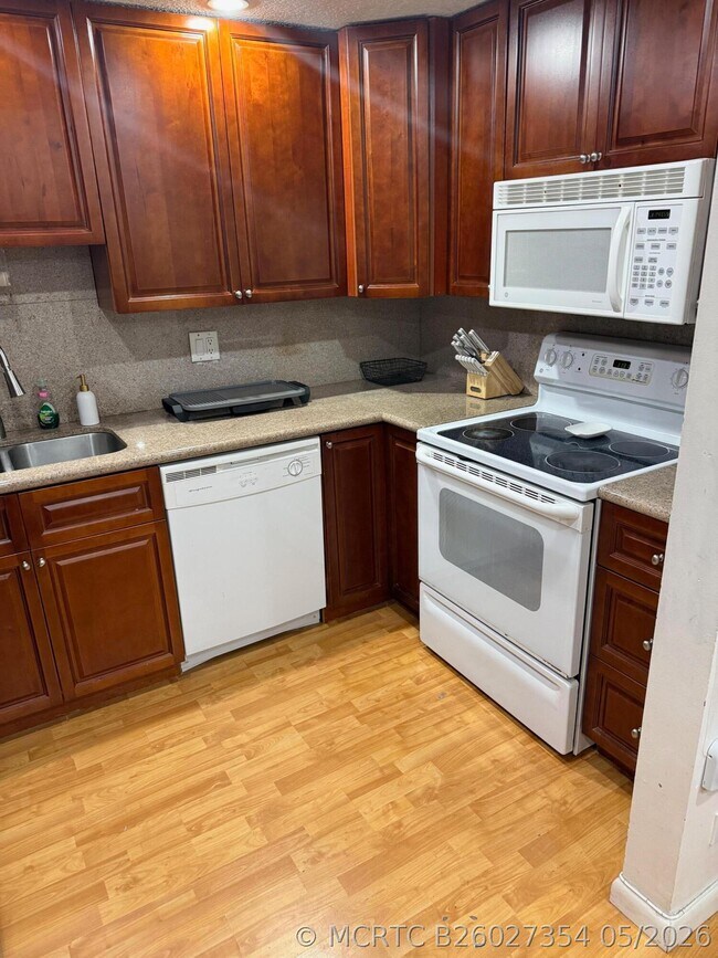 Photo - 3720 Inverrary Dr Unit 1f