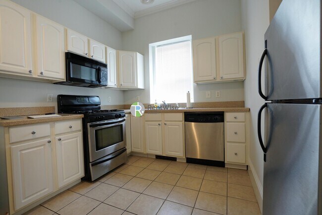 Photo - 722 E 6th St Unit 3R