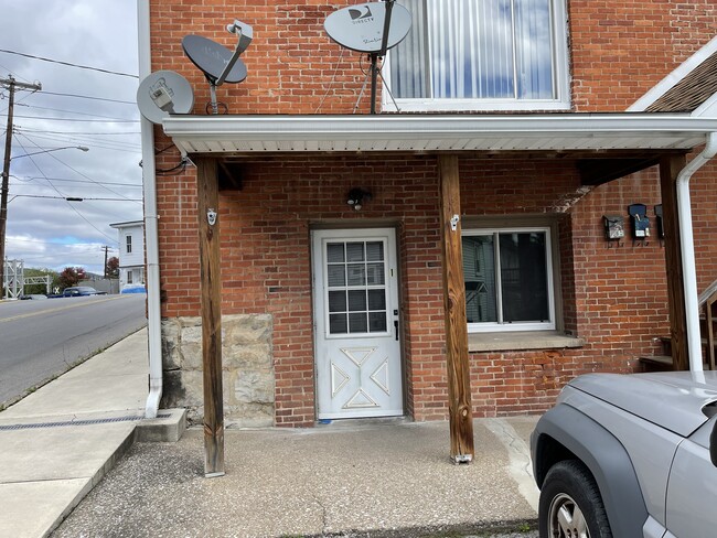 Building Photo - 705 Bloomfield St Unit 1