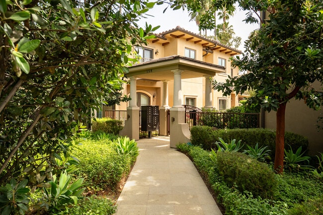 Building Photo - 158 S Sierra Madre Blvd