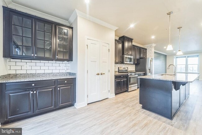 Photo - 641 Colindale St