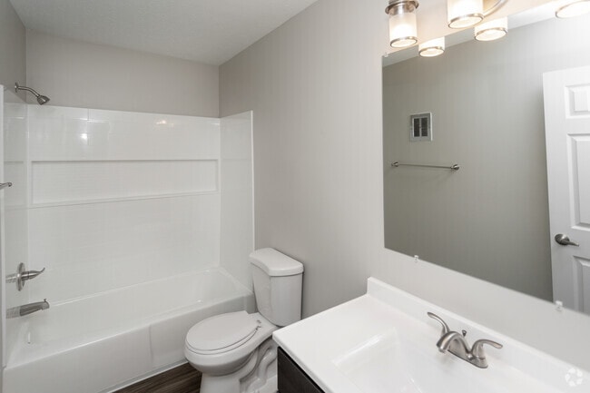 1BR, 1BA - 750 SF