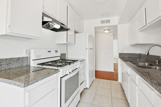 Photo - 3685 Watseka Ave Unidad 205