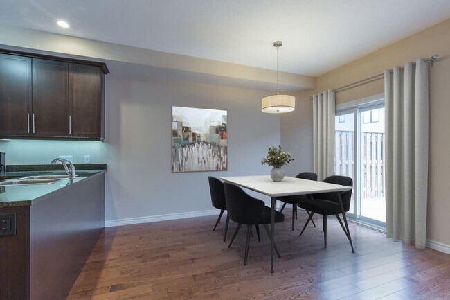 Photo - Towns in Hyde Park