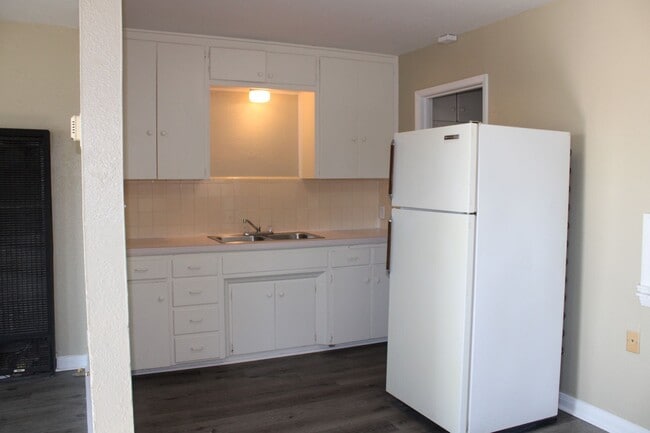 Photo - Updated 1 Bed - Tinker Close!