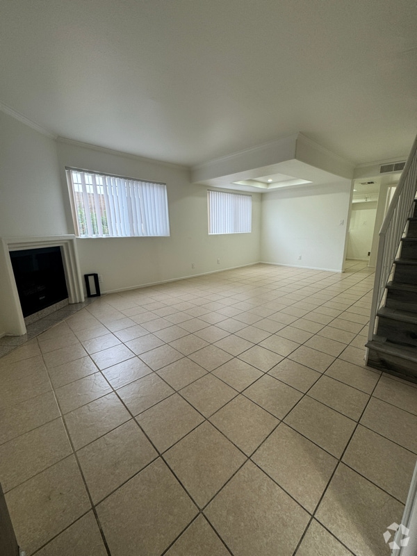 Building Photo - 13012 Riverside Dr Rental