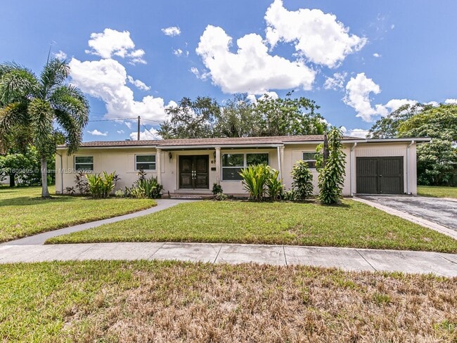 Photo - 870 NE 182nd St Casa