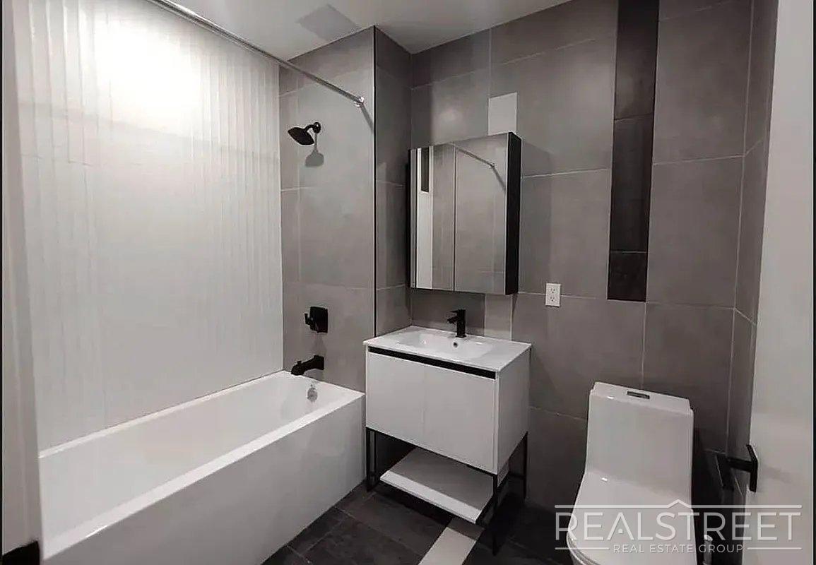 Photo - New York Avenue