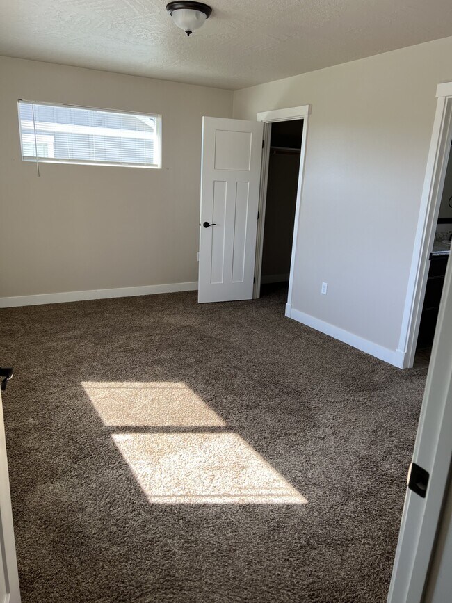 Master bedroom - 1959 N Travis Ln