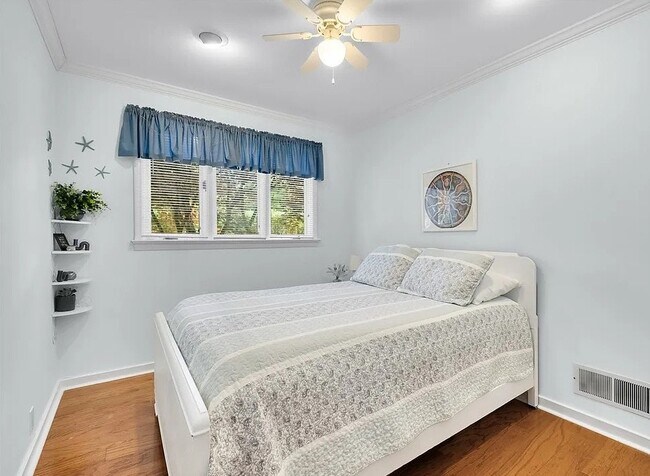 Photo - 842 Towercrest Dr House