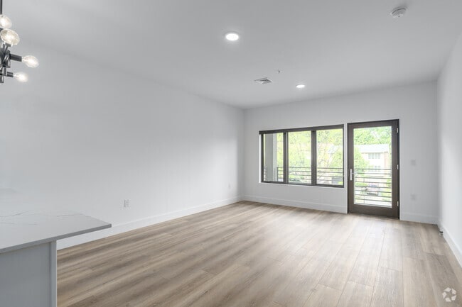 Lindemran 1BR, 1BA - 717SF Living Room