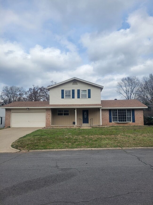 Building Photo - Make Midtown living your own!