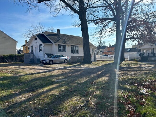 Photo - Amazing 2 bedroom with large bonus room for rent in Asbury Park!