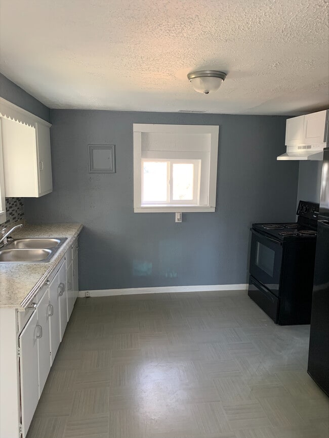 Photo - 2007 S Manhattan Ave