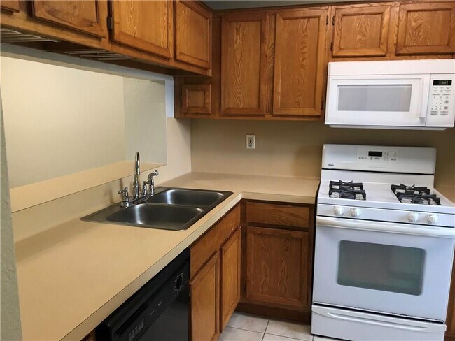 Photo - 1411 Gracy Farms Ln Unit 16