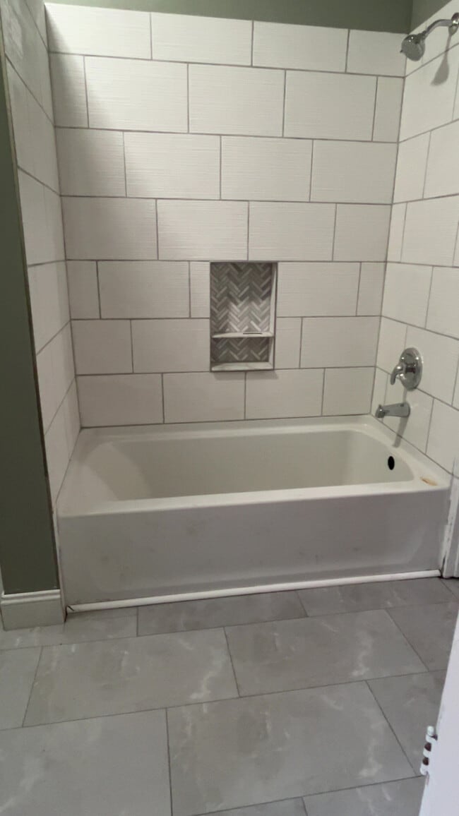 Bathroom - 3896 Reading Rd Unit N