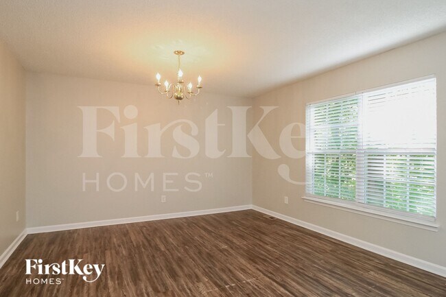 Photo - 944 Highland Glen Rd