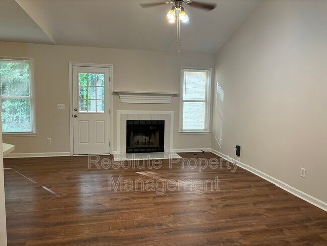 Photo - 928 Amersham Ln