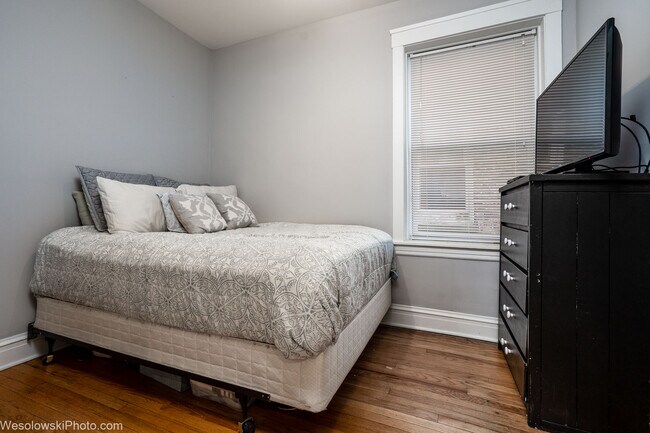 Photo - 4426 N Whipple St Unit 2