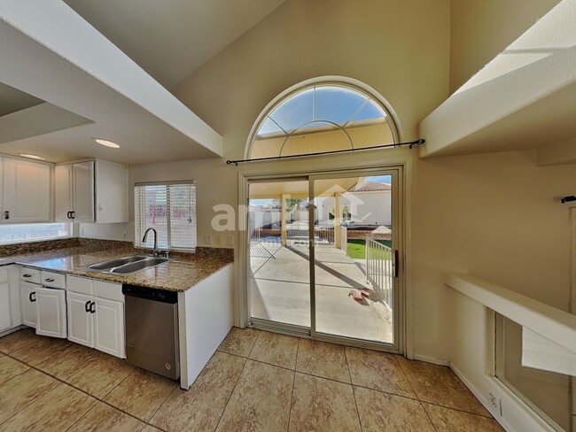 Photo - 1951 Silver Whisper Ave