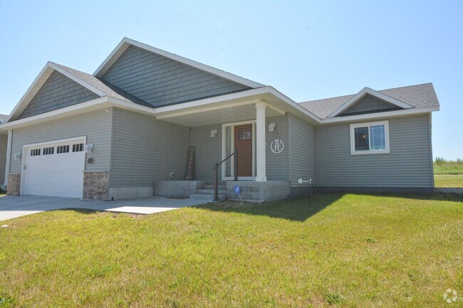 Building Photo - Beautiful, Modern, Updated, 4 Bed 3 Bath A... Rental