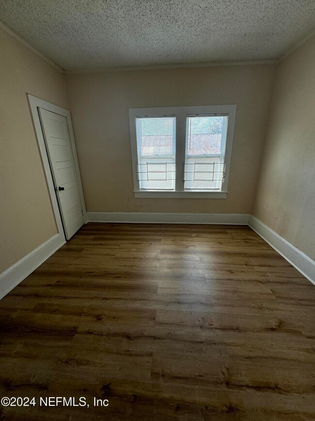Photo - 2965 Thomas St
