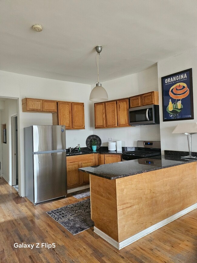 Cocina - 2417 W Warren Blvd