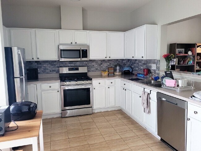Photo - 1088 N Claremont Dr