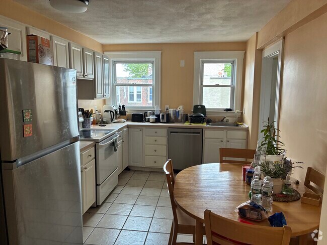 Building Photo - 16 Hamilton Rd Unit 1 Rental