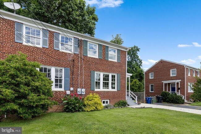 Photo - 2613 S Troy St