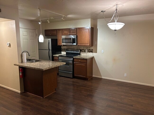 Updated Kitchen with Granite Counters - 1221 E Waterside Cv Unit 33