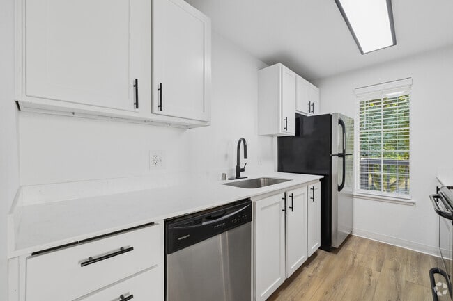 1BR, 1BA - 523SF - Kitchen