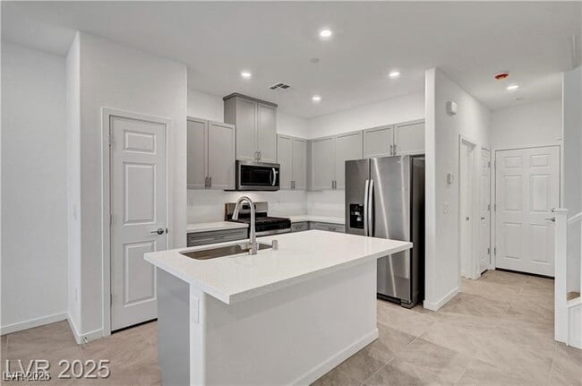 Building Photo - 1175 Heliodor Ave