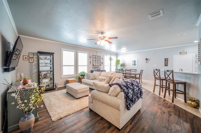 Photo - 11048 Kinston St