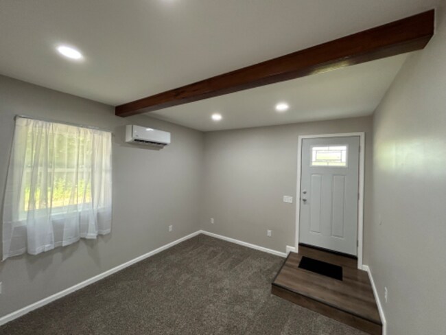 Photo - 138 N Main St