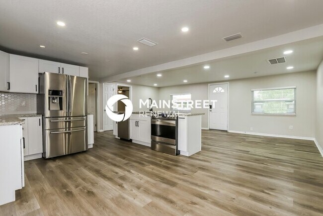 Photo - 3 Bedroom Pet-Friendly Home in ST PETERSBURG, FL with Main Street Renewal