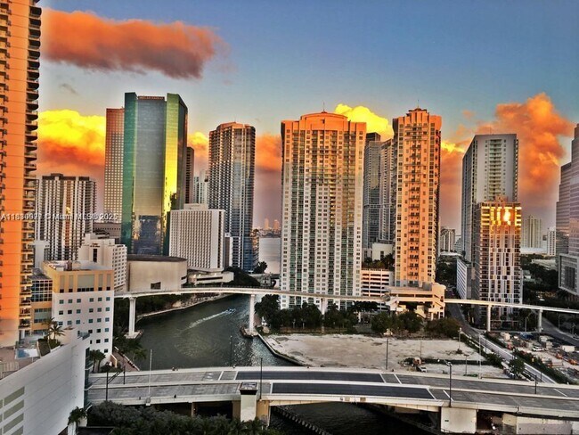 Photo - 92 SW 3rd St Unidad 2210