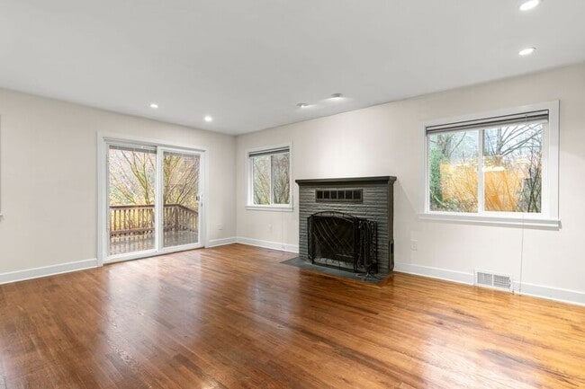 Building Photo - 9702 SW Brookside Dr