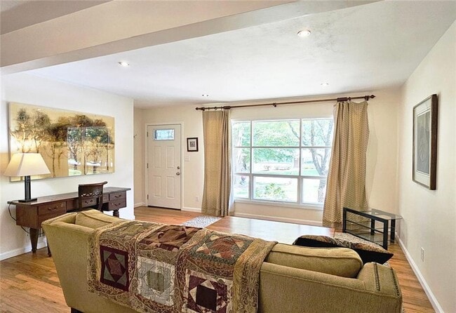 Photo - 194 Kenneth Dr