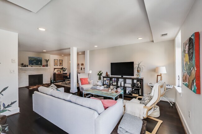 Photo - 1461 Girard St NW