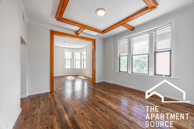 Building Photo - 1000 N Mozart St Unit 2w