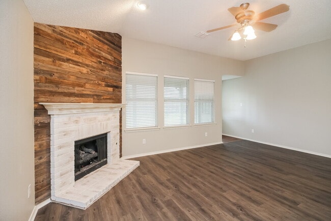 Photo - 430 Creekwood Ct