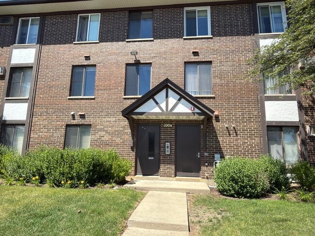 Building Photo - 1008 Centurion Ln Unit 12