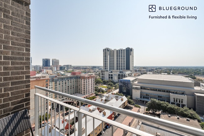 Photo - 301 Brazos St Unidad SI FL15-ID206