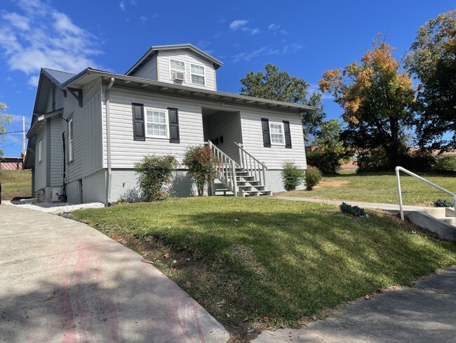 Photo - 122 W Wanola Ave