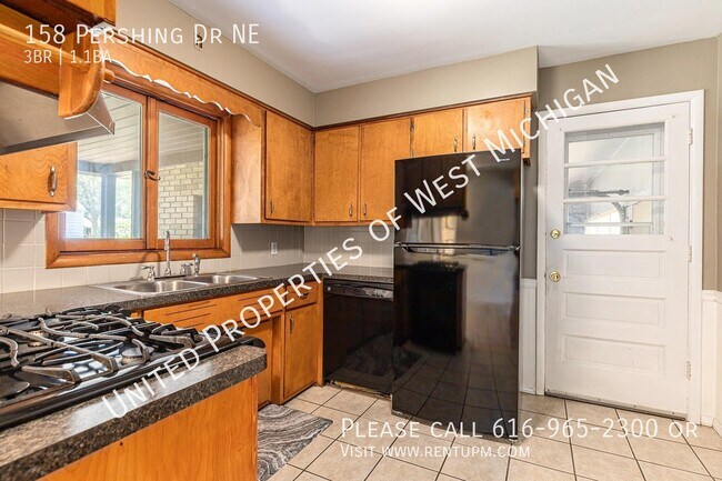 158 Pershing Dr NE