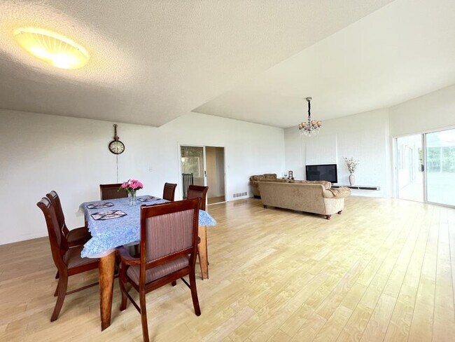 Photo - 5 bedroom in West Vancouver BC V7S 2E5